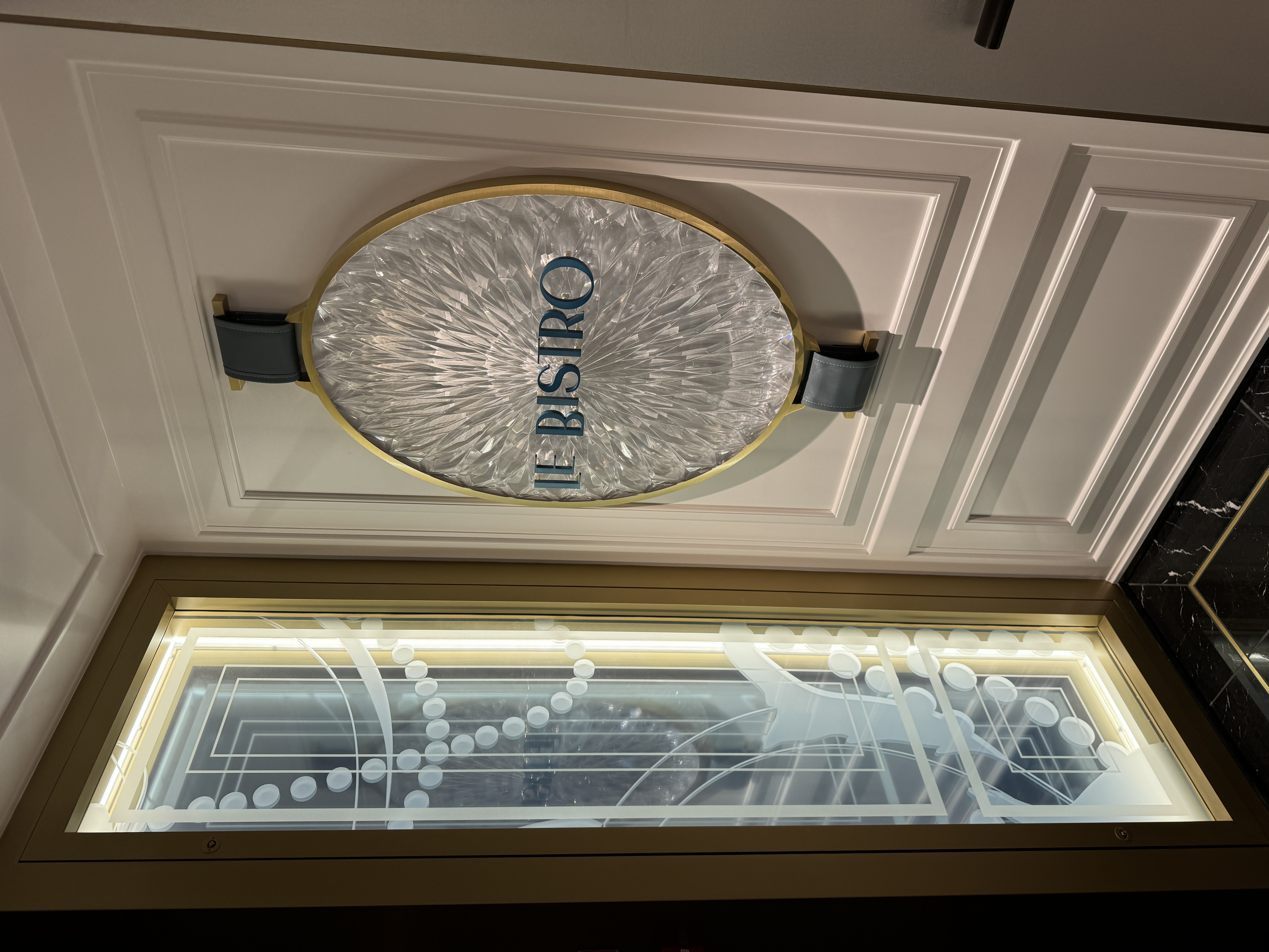 The entrance to Le Bistro, the Norwegian Viva's French restaurant