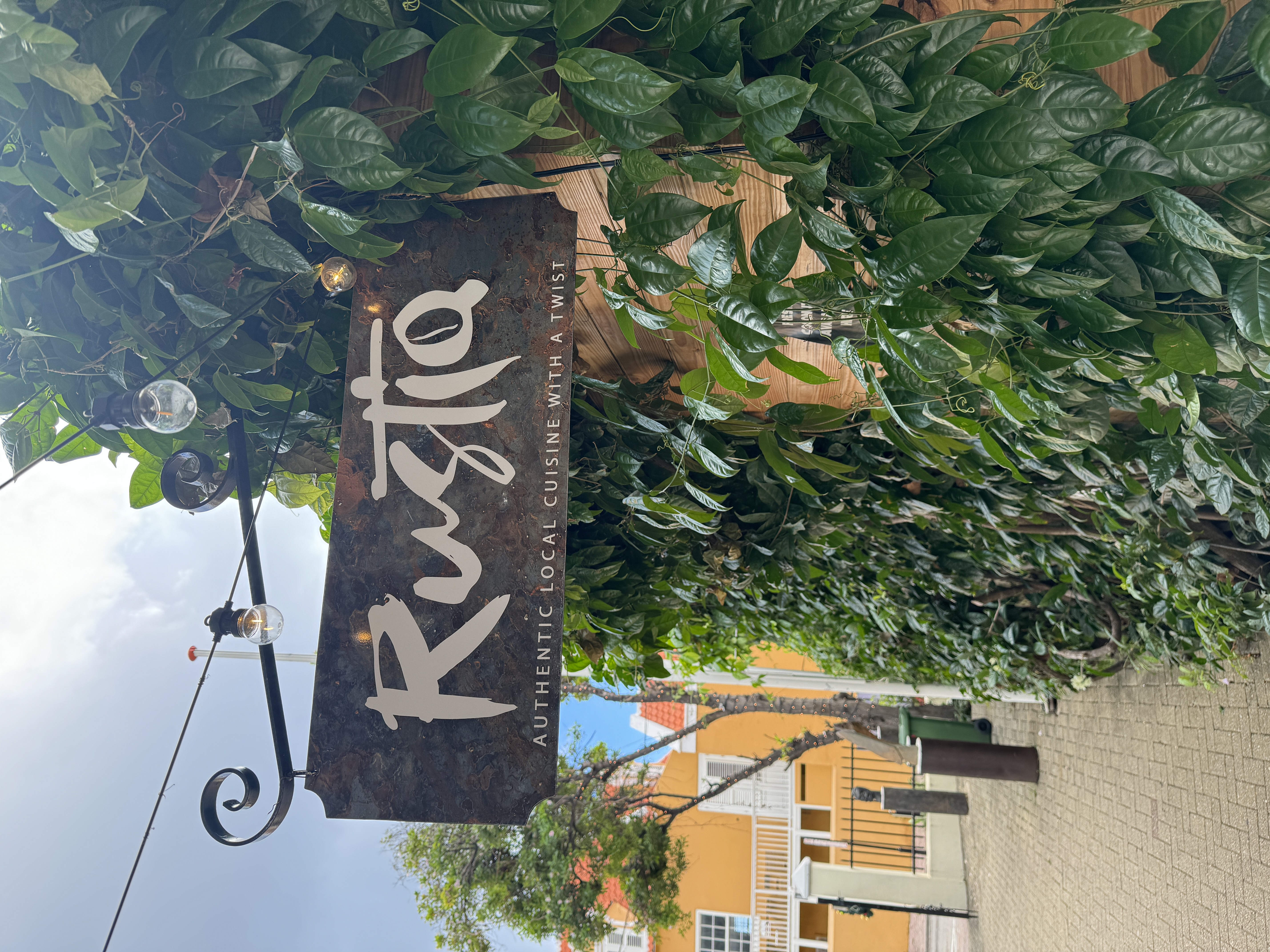The sign for Rustiq, a restaurant in Curaçao