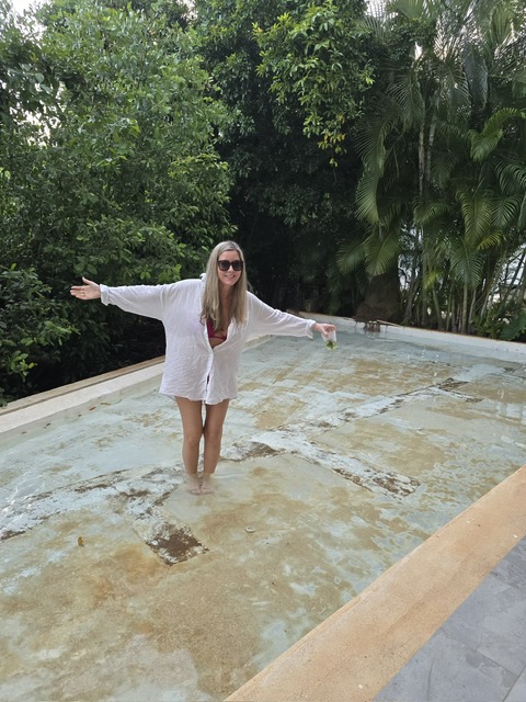 Pool and fountain area at Platinum Yucatán Princess