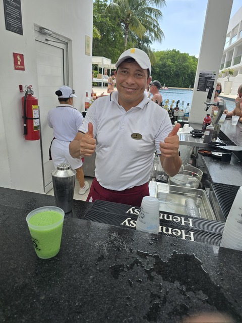 Bartender at the swim-up bar at Platinum Yucatán Princess